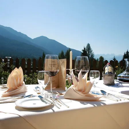 & Laerchenhof 4* Seefeld w Tirolu